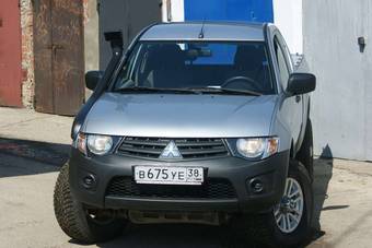 2010 Mitsubishi L200 Photos