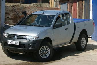 2010 Mitsubishi L200 Pictures