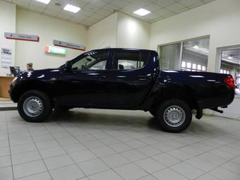 2011 Mitsubishi L200 Images