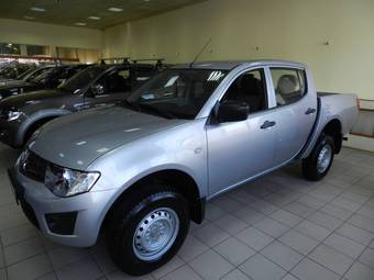 2011 Mitsubishi L200 Pictures