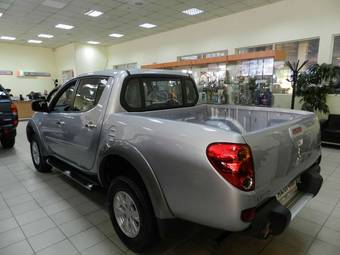 2011 Mitsubishi L200 Photos