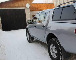 2011 Mitsubishi L200 Photos