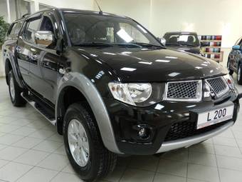 2011 Mitsubishi L200 Photos