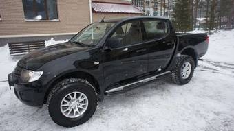 2011 Mitsubishi L200 Photos