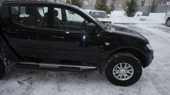 2011 Mitsubishi L200 Pictures