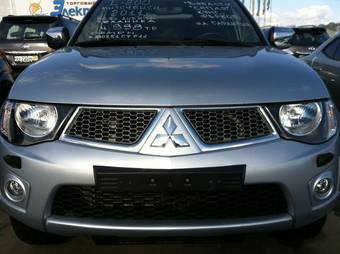 2011 Mitsubishi L200 Pictures