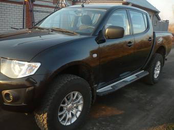 2011 Mitsubishi L200 Photos