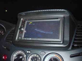 2011 Mitsubishi L200 Pictures