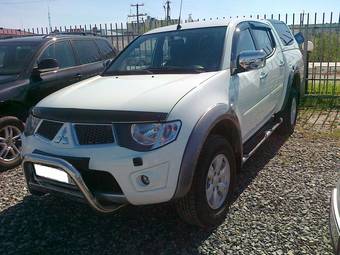 2011 Mitsubishi L200 Photos