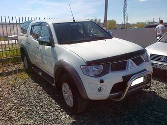 2011 Mitsubishi L200 Pictures