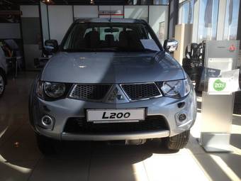 2012 Mitsubishi L200 Photos