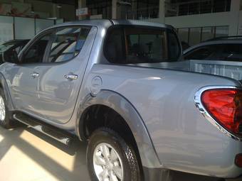 2012 Mitsubishi L200 Photos