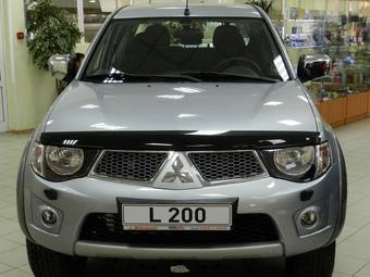 2012 Mitsubishi L200 Photos