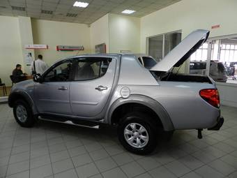 2012 Mitsubishi L200 Pictures