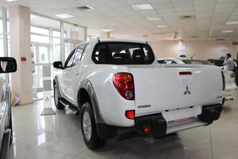 2012 Mitsubishi L200 Pictures