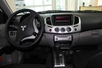 2012 Mitsubishi L200 Photos