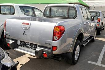 2012 Mitsubishi L200 Photos