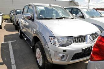 2012 Mitsubishi L200 Photos