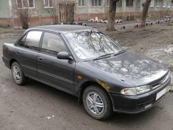 1993 Mitsubishi Lancer Photos