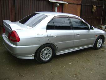 1996 Mitsubishi Lancer Photos