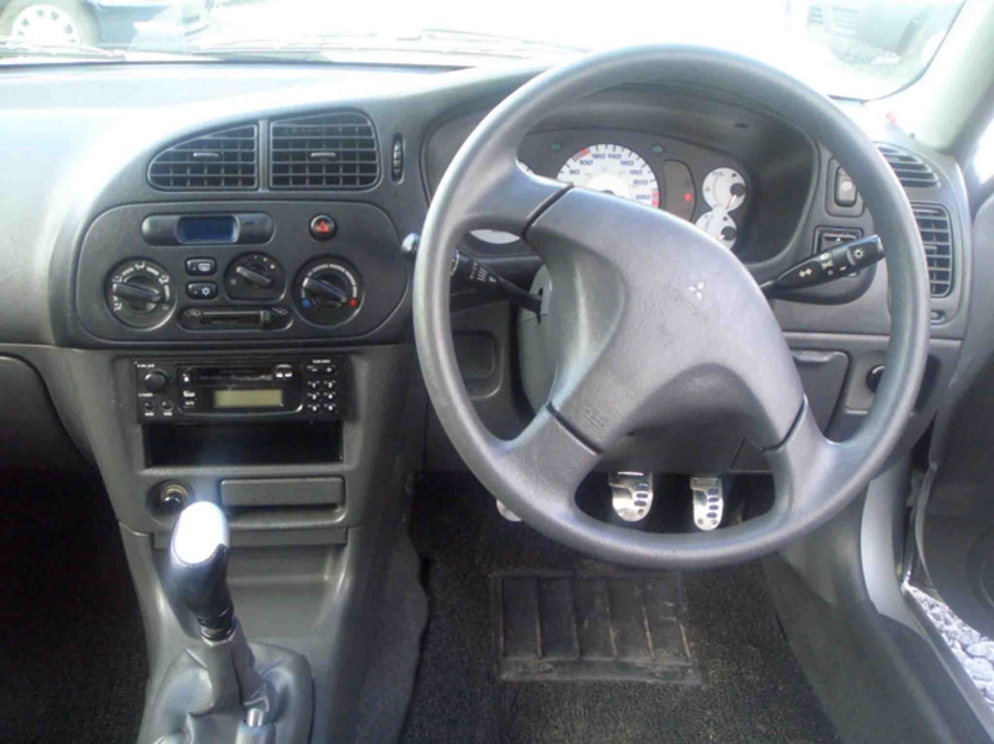 2000 Mitsubishi Lancer Pictures