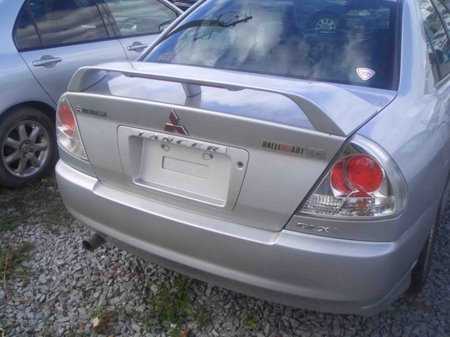 2000 Mitsubishi Lancer Pictures