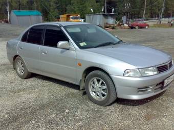 2000 Mitsubishi Lancer Photos