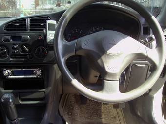 2000 Mitsubishi Lancer Photos