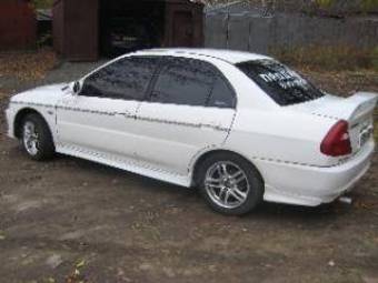 2000 Mitsubishi Lancer Pictures