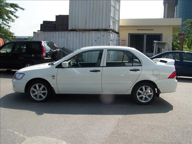 2001 Mitsubishi Lancer Photos