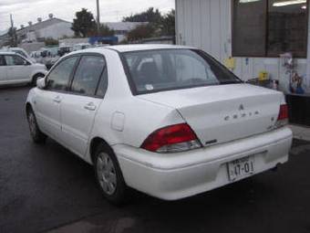 2002 Mitsubishi Lancer Photos