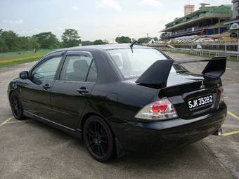 2003 Mitsubishi Lancer Photos