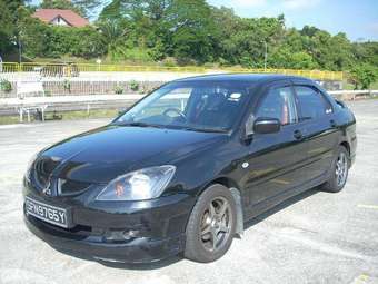 2004 Mitsubishi Lancer Photos