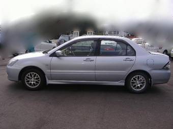 2004 Mitsubishi Lancer Photos