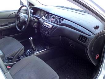 2004 Mitsubishi Lancer Photos