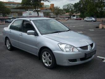 2004 Mitsubishi Lancer Photos