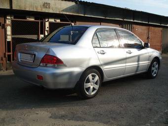 2004 Mitsubishi Lancer Pictures