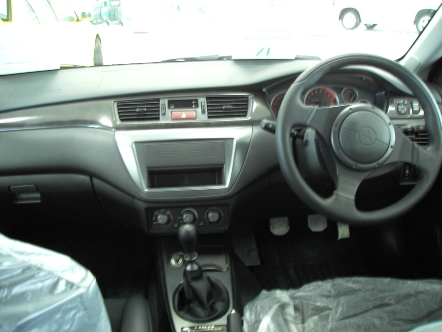 2005 Mitsubishi Lancer Pictures