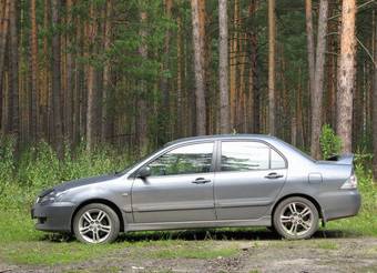 2005 Mitsubishi Lancer Pictures