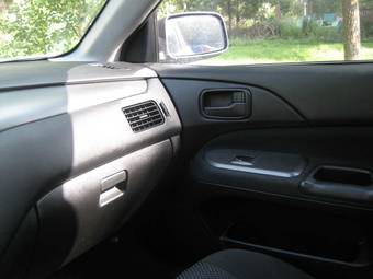 2005 Mitsubishi Lancer Photos