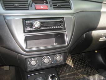 2005 Mitsubishi Lancer Pictures