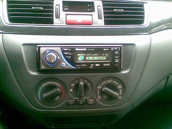 2005 Mitsubishi Lancer Pictures