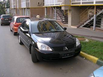 2005 Mitsubishi Lancer Photos