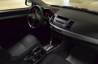 2010 Mitsubishi Lancer Wallpapers