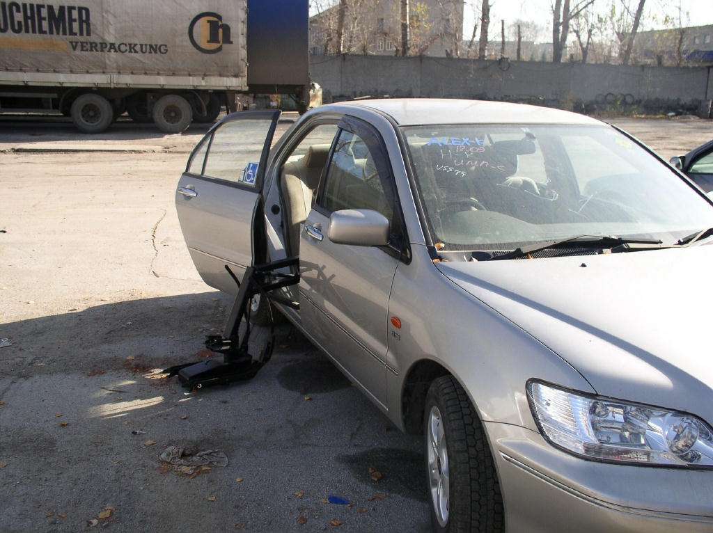 2000 Mitsubishi Lancer Cedia