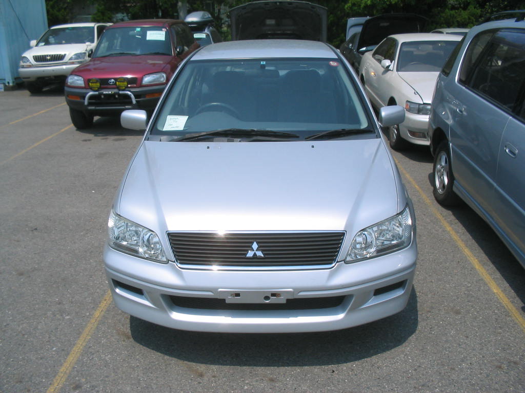 2000 Mitsubishi Lancer Cedia Pictures