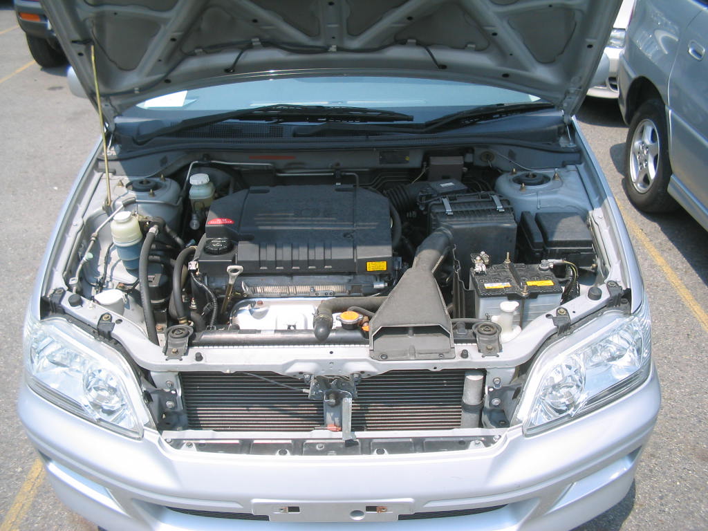 2000 Mitsubishi Lancer Cedia Pictures
