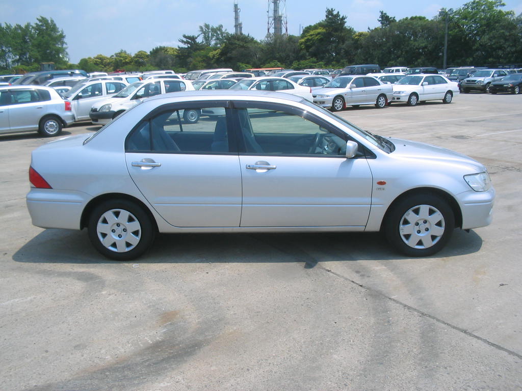 2000 Mitsubishi Lancer Cedia Photos