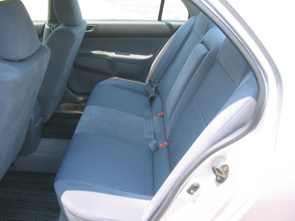 2000 Mitsubishi Lancer Cedia Photos