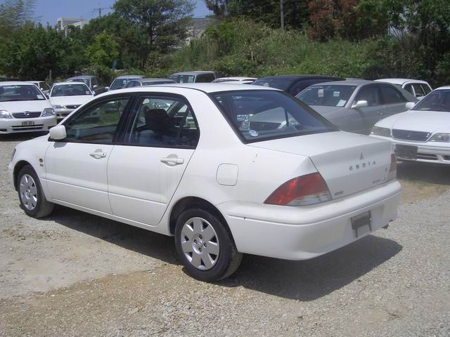 2000 Mitsubishi Lancer Cedia Pictures